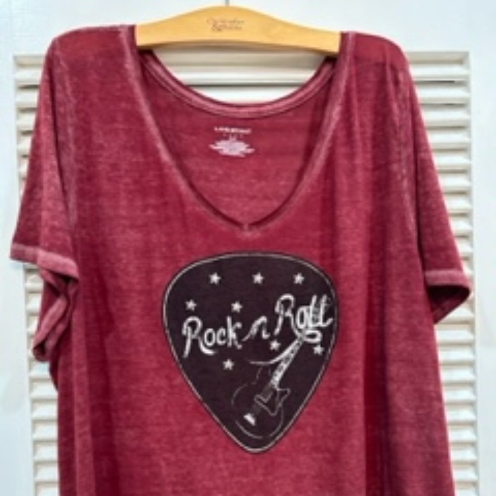 Lane Bryant - Size 26/28 - DISCOUNTED SHIPPING!  Like new, Graphic Tee!